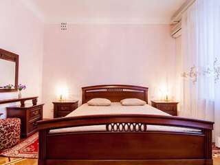 Отель Отель Жовтневый Днепр Люкс с кроватью размера «king-size»-1