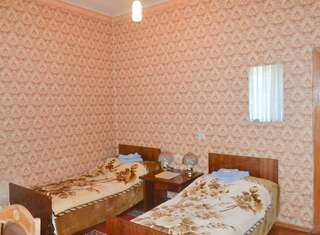 Отель Отель Жовтневый Днепр Односпальная кровать в общем трехместном номере-2