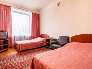 Отель Отель Жовтневый Днепр Стандартный двухместный номер с 2 отдельными кроватями-2