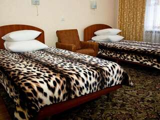 Отель Отель Жовтневый Днепр Двухместный номер эконом-класса с 2 отдельными кроватями-2