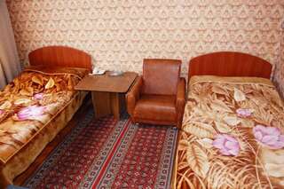 Отель Отель Жовтневый Днепр Двухместный номер эконом-класса с 2 отдельными кроватями-4